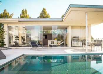 Эссе по английскому языку: When choosing a place to live, the climate should be the main criterion