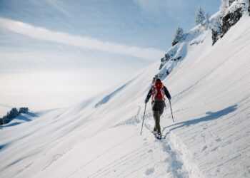 Эссе по английскому языку: Some people think that extreme sports help to build character