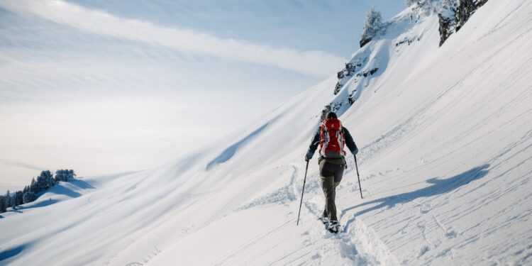 Эссе по английскому языку: Some people think that extreme sports help to build character