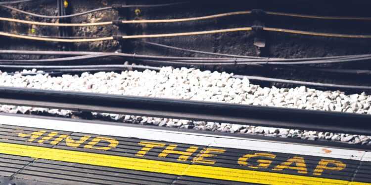 Эссе по английскому языку: School leavers should take a gap year before entering a university