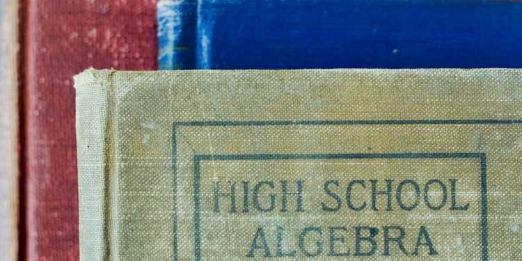 Задание по профильной математике: «Найдите длину той части отрезка BD, которая находится снаружи цилиндра, если радиус цилиндра равен корень из 2» Задание по профильной математике: «Найдите длину той части отрезка BD, которая находится снаружи цилиндра, если радиус цилиндра равен корень из 2»