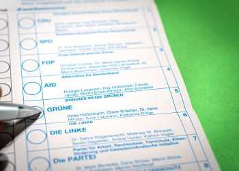 Задание по обществознанию: Способы защиты граждан на свободный выбор в политике