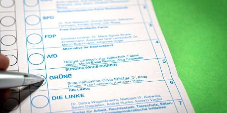 Задание по обществознанию: Способы защиты граждан на свободный выбор в политике