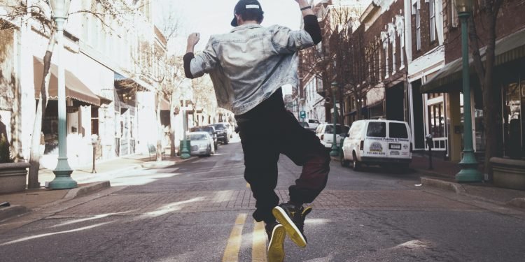 Сочинение по теме «Что мешает человеку быть счастливым?» Сочинение по теме «Что мешает человеку быть счастливым?»